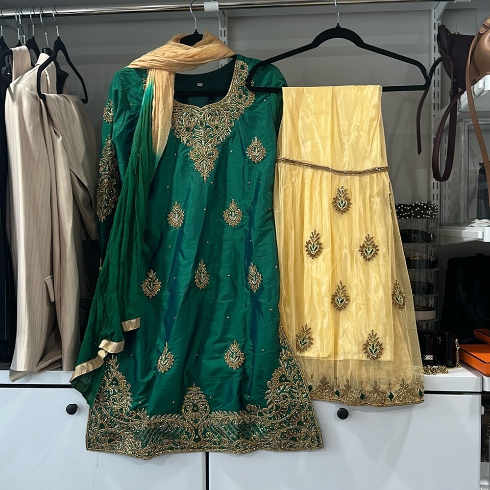 Green salwar kamiz